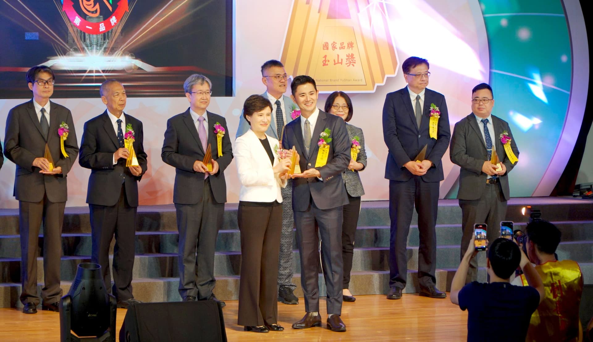 總統府表揚!婕樂纖2024年再度橫掃「國家品牌玉山獎」19項大獎