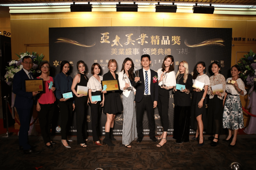 ▲近兩年在網路爆紅的知名品牌「婕樂纖」獲消費者青睞，產品鍍金。