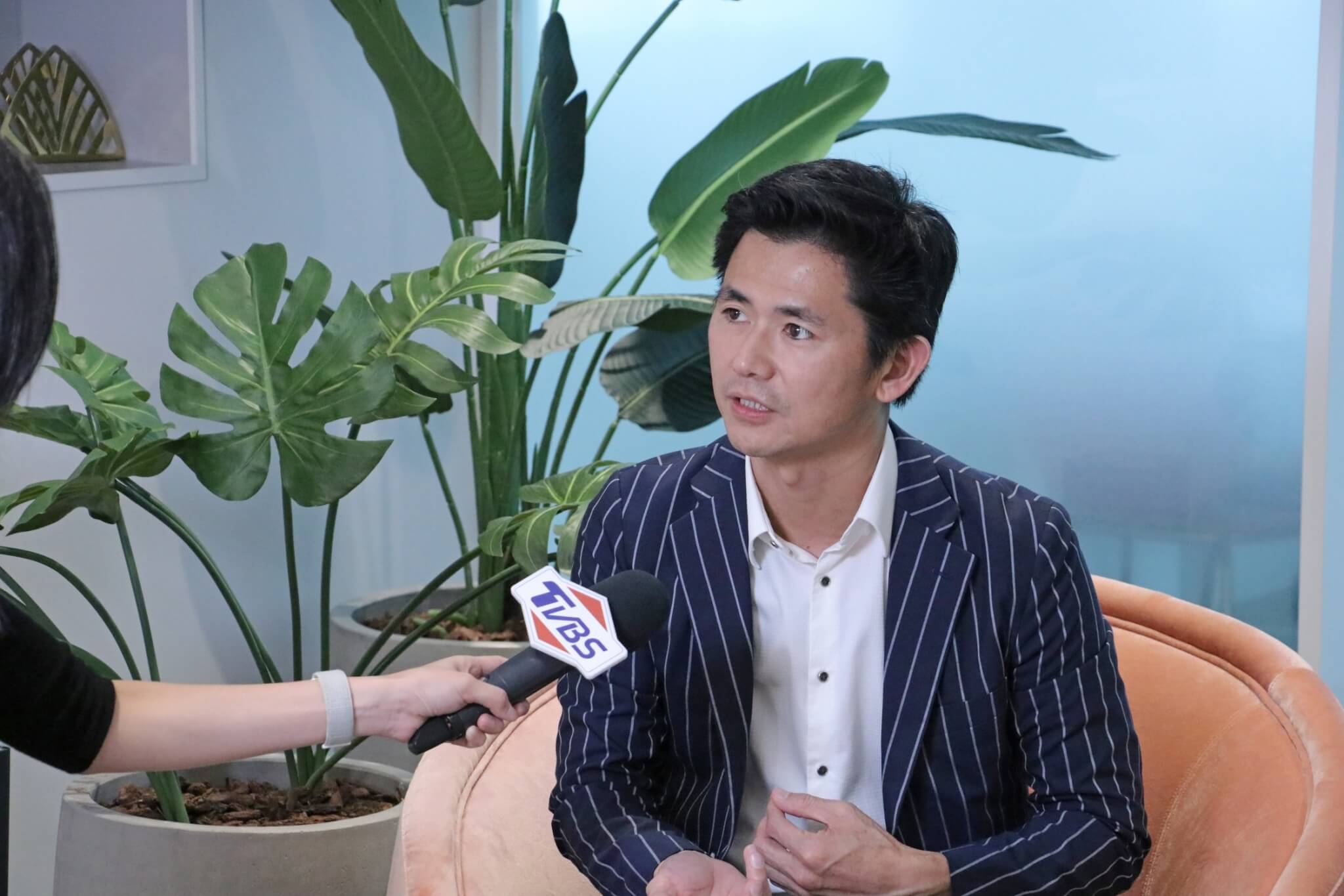 婕樂纖呂世博接受TVBS訪問