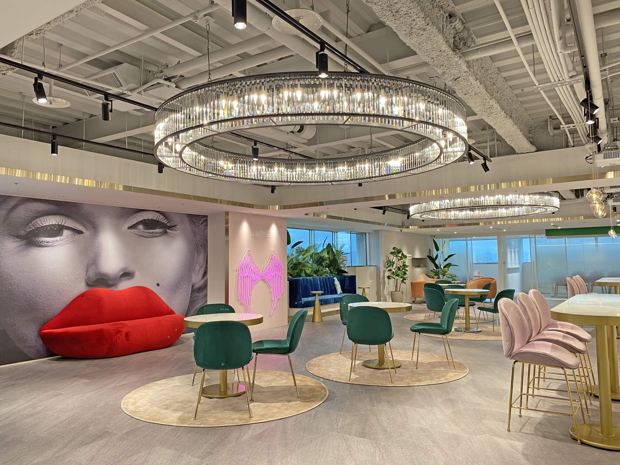 婕樂纖培訓總部寬敞明亮水晶吊燈優雅奢華