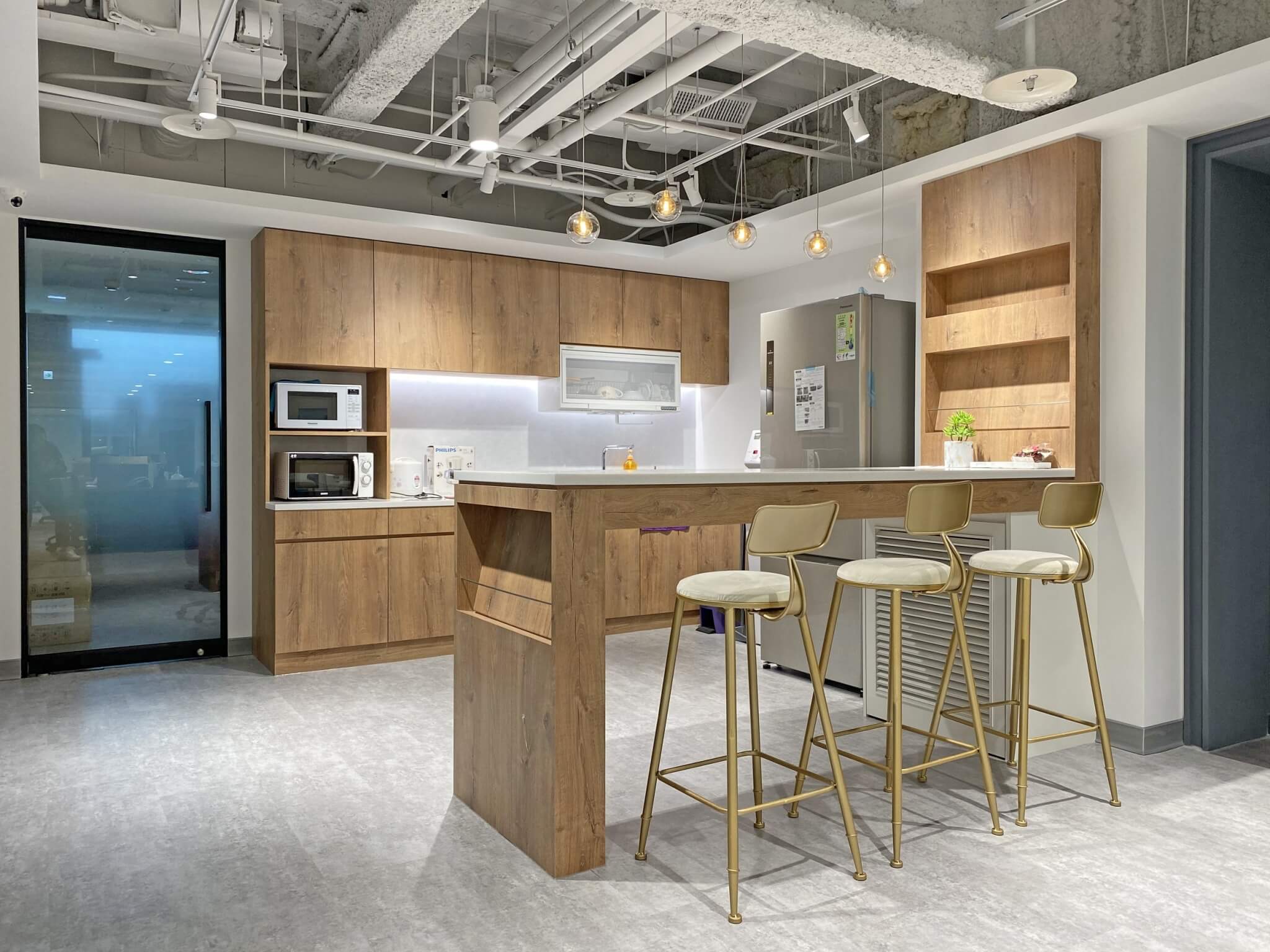 婕樂纖辦公室休憩茶水間因有盡有